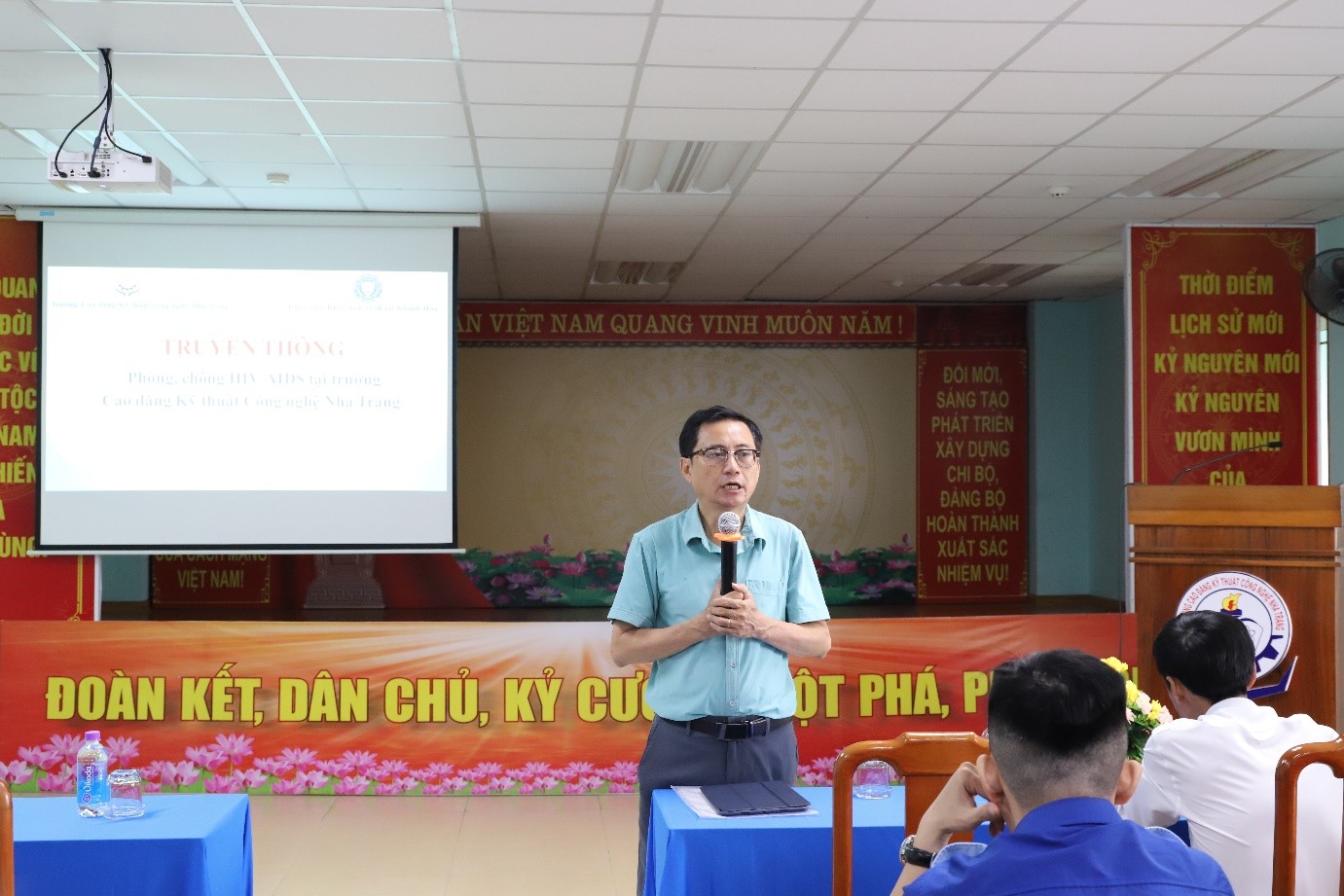 TỔ CHỨC BUỔI TUYÊN TRUYỀN PHÒNG CHỐNG HIV/AIDS CHO HỌC SINH SINH VIÊN TRƯỜNG